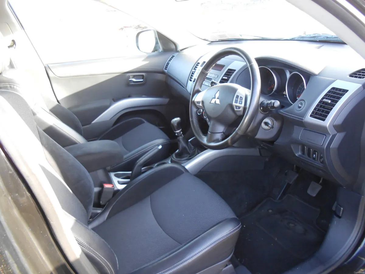 Mitsubishi Outlander 7 Seater MPV 2011 - Image 3