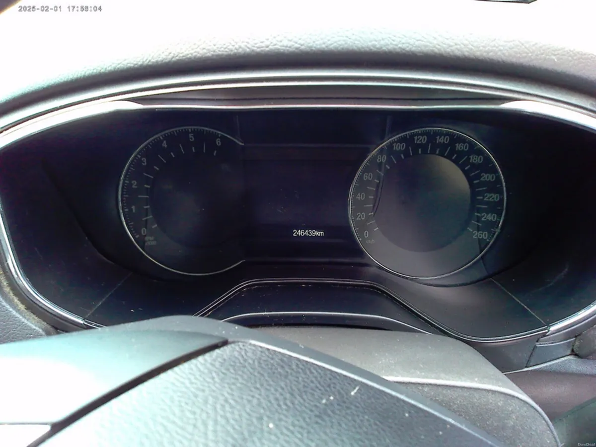 Ford Mondeo TITANIUM 5DR 1.5 TD 120PS M6 4DR - Image 3