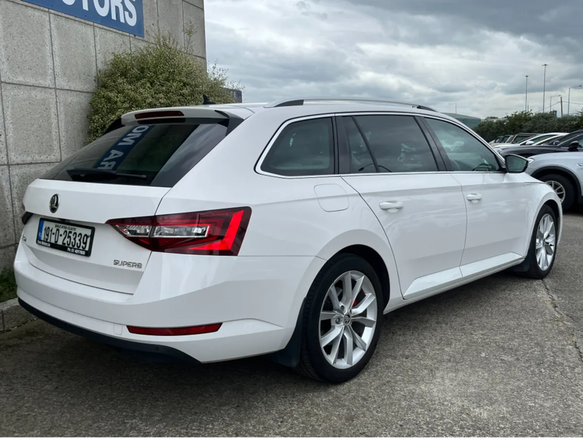 Skoda Superb ESTATE COMBI STYLE AUTOMATIC 2.0 DIES - Image 4