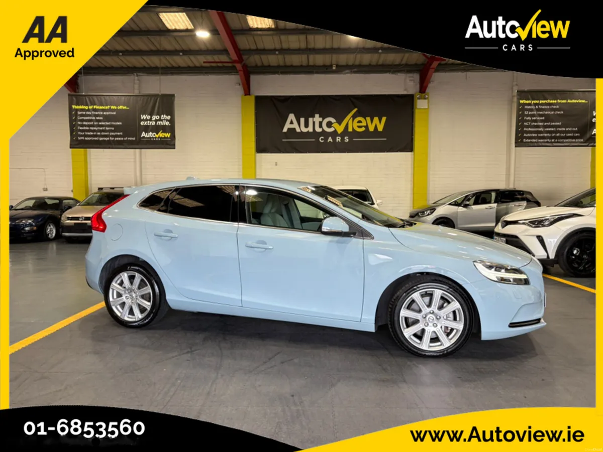 Volvo V40 Inscription Model D4  2.0 Diesel Automat - Image 1