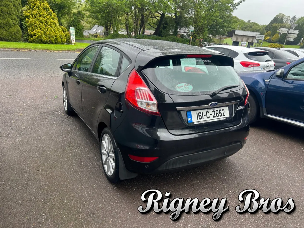 Ford Fiesta TITANIUM 1.0 65PS 5 Door - Image 4