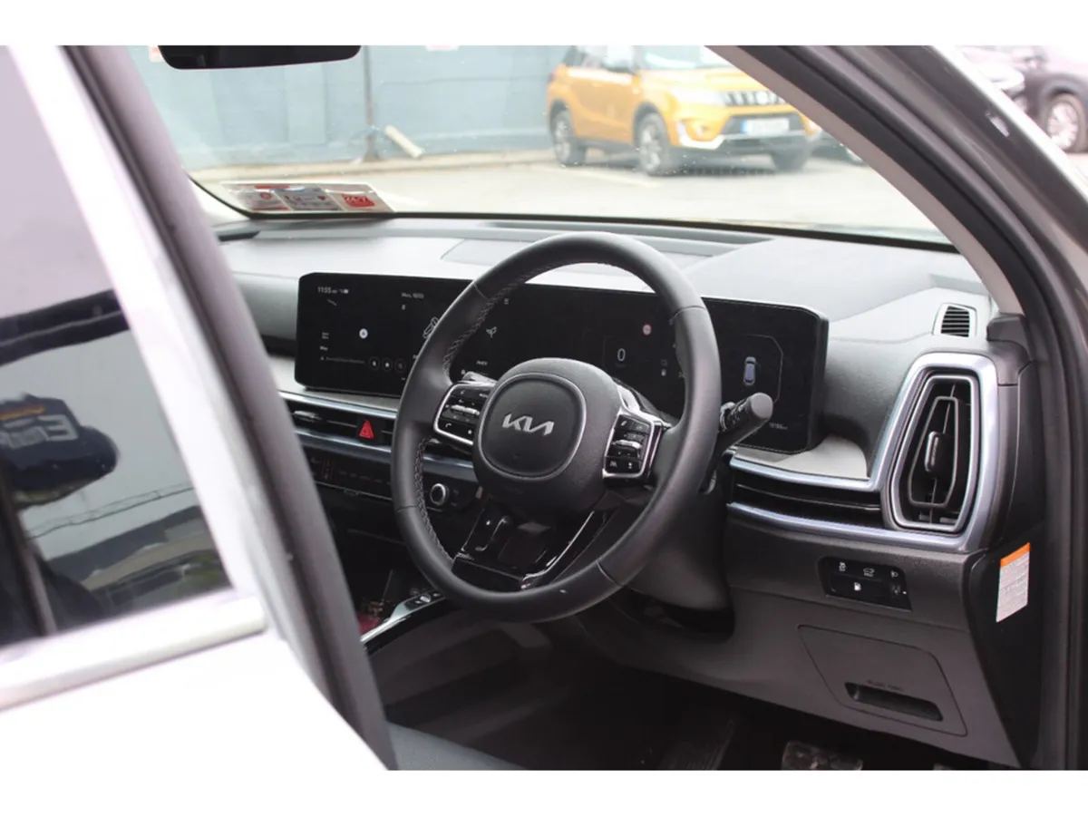 Kia Sorento PHEV PE SEM 5DR AUTO - Image 2