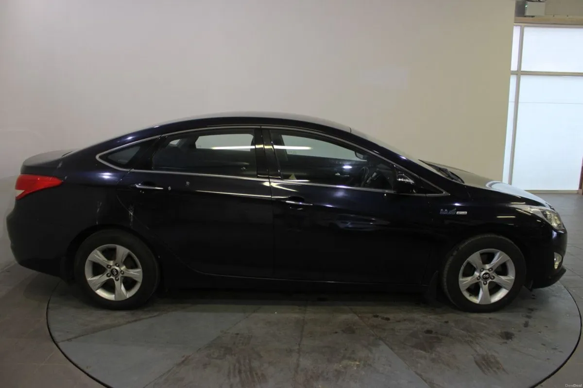 Hyundai i40 Executive 1.7 Diesel - TENDER 10 - Image 3