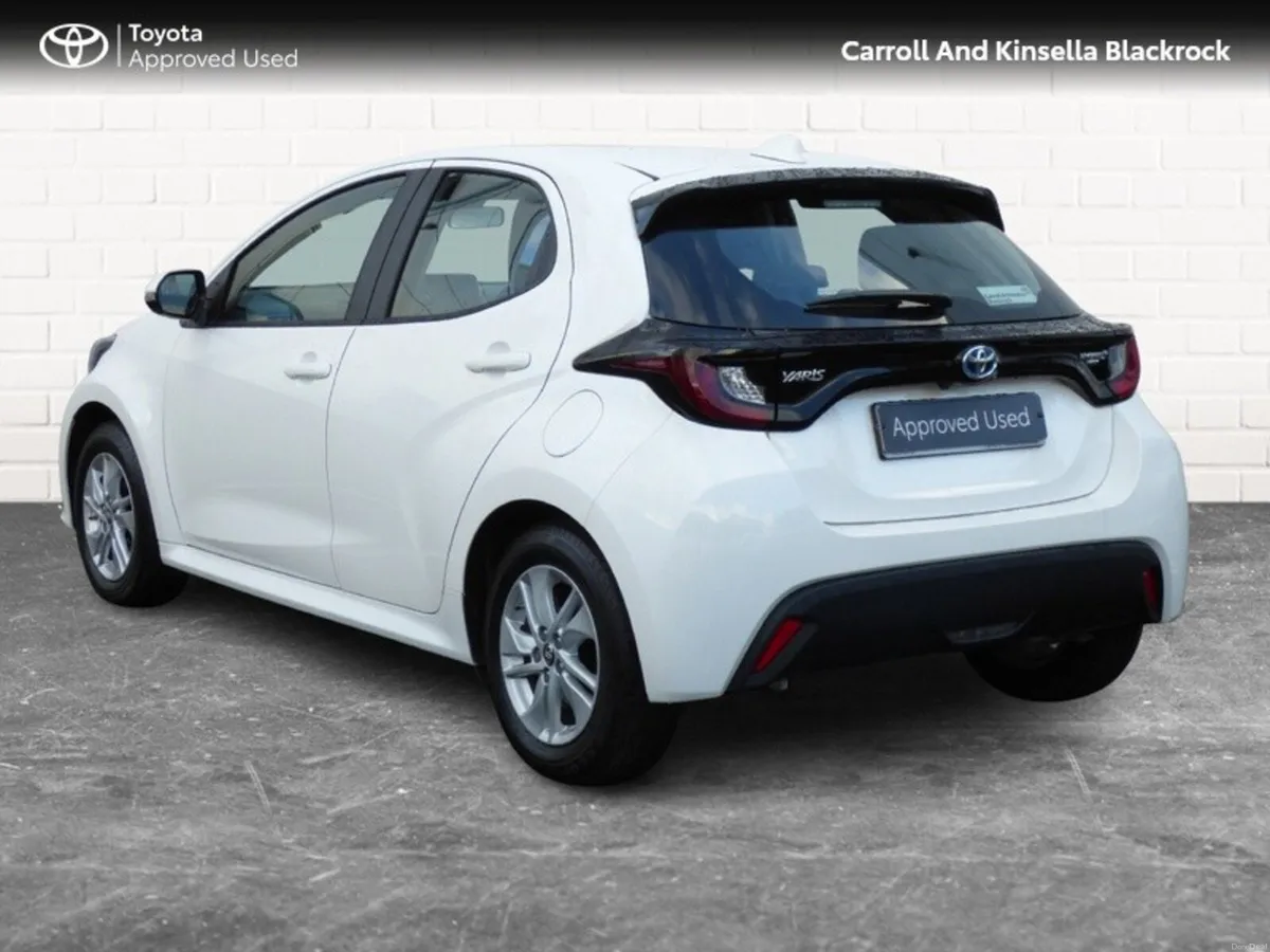 Toyota Yaris Hybrid Luna - Image 2