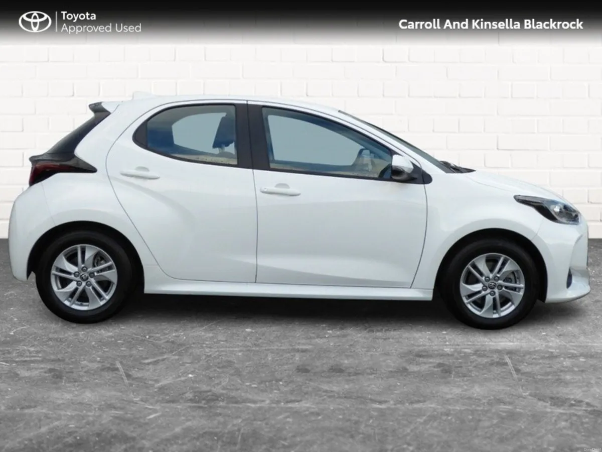 Toyota Yaris Hybrid Luna - Image 3