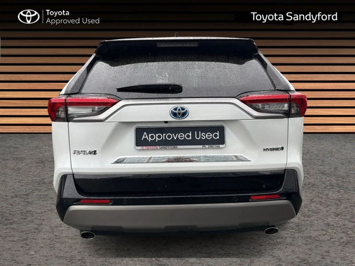 Toyota RAV4 SPORT HYBRID WITH EXTRAS // HEATED LEA - Image 4