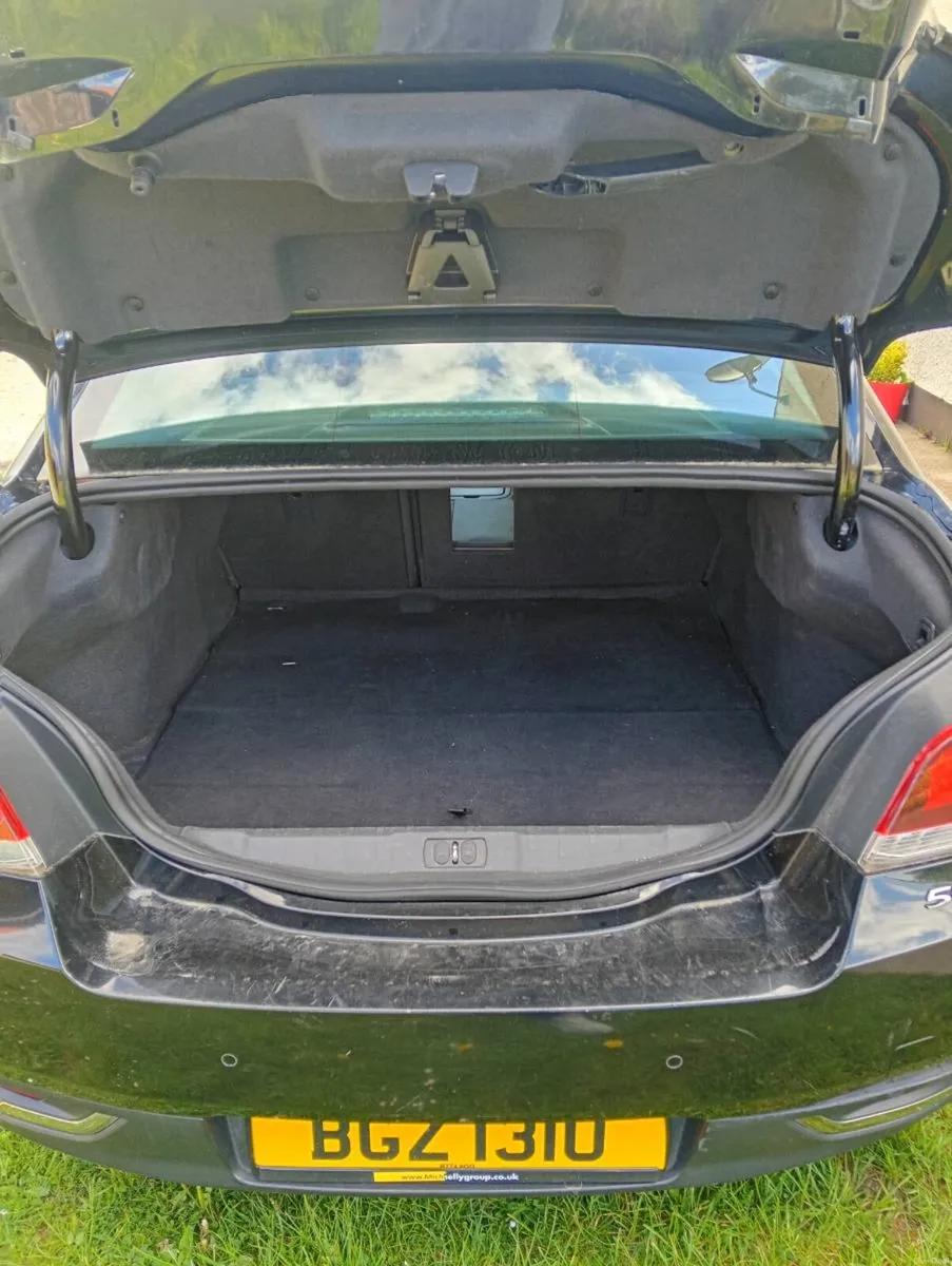 Car - Image 4