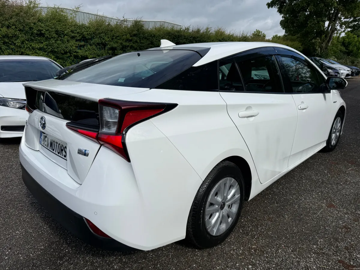 Toyota Prius - Image 4