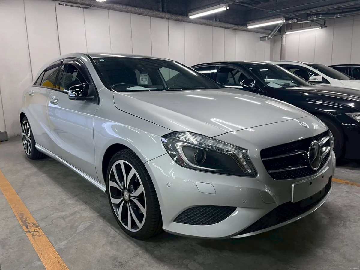 MERCEDES A180 NIGHT EDITION AUTO 2015 - Image 2