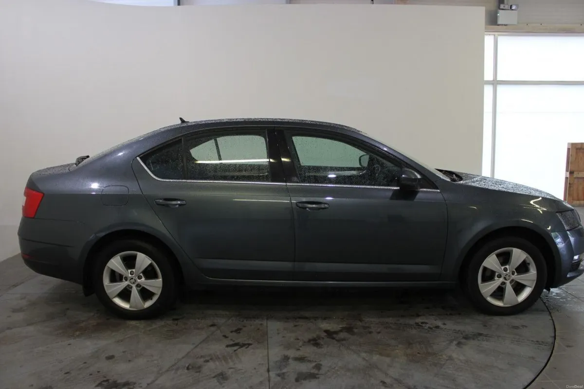Skoda Octavia ACTIVE 1.6TDI 115HP DSG - Image 3