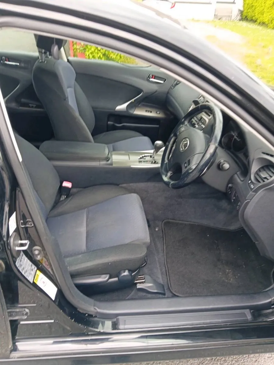 Lexus is250 - Image 2