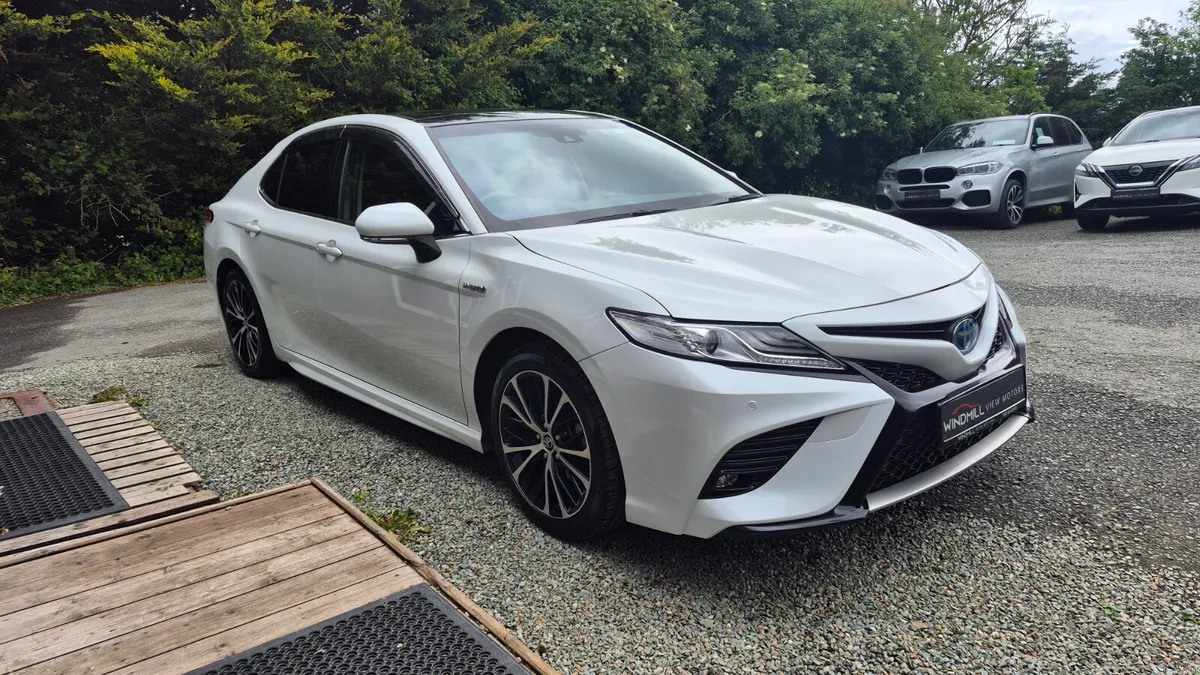 Toyota Camry Hybrid Full leather Pan Roof 2019 - Image 2