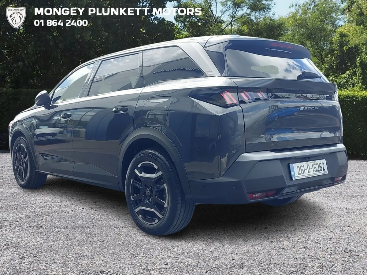 Peugeot 5008 BEV 73kwh 210hp Allure - Image 5