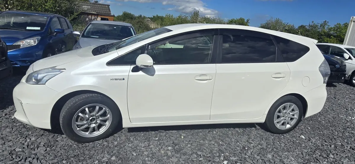 TOYOTA PRIUS ALPHA 2012 - Image 4