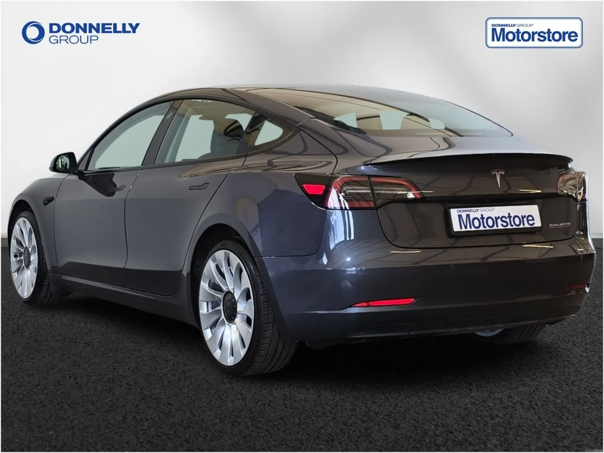Tesla Model 3 Saloon Performance - Image 2