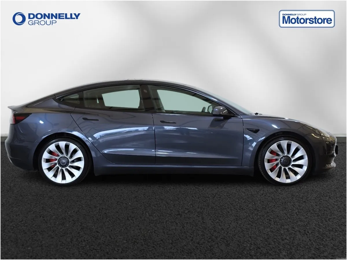 Tesla Model 3 Saloon Performance - Image 3