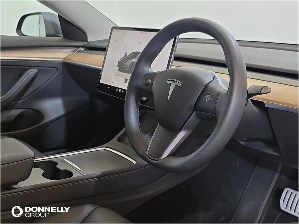 Tesla Model 3 Saloon Performance - Image 4