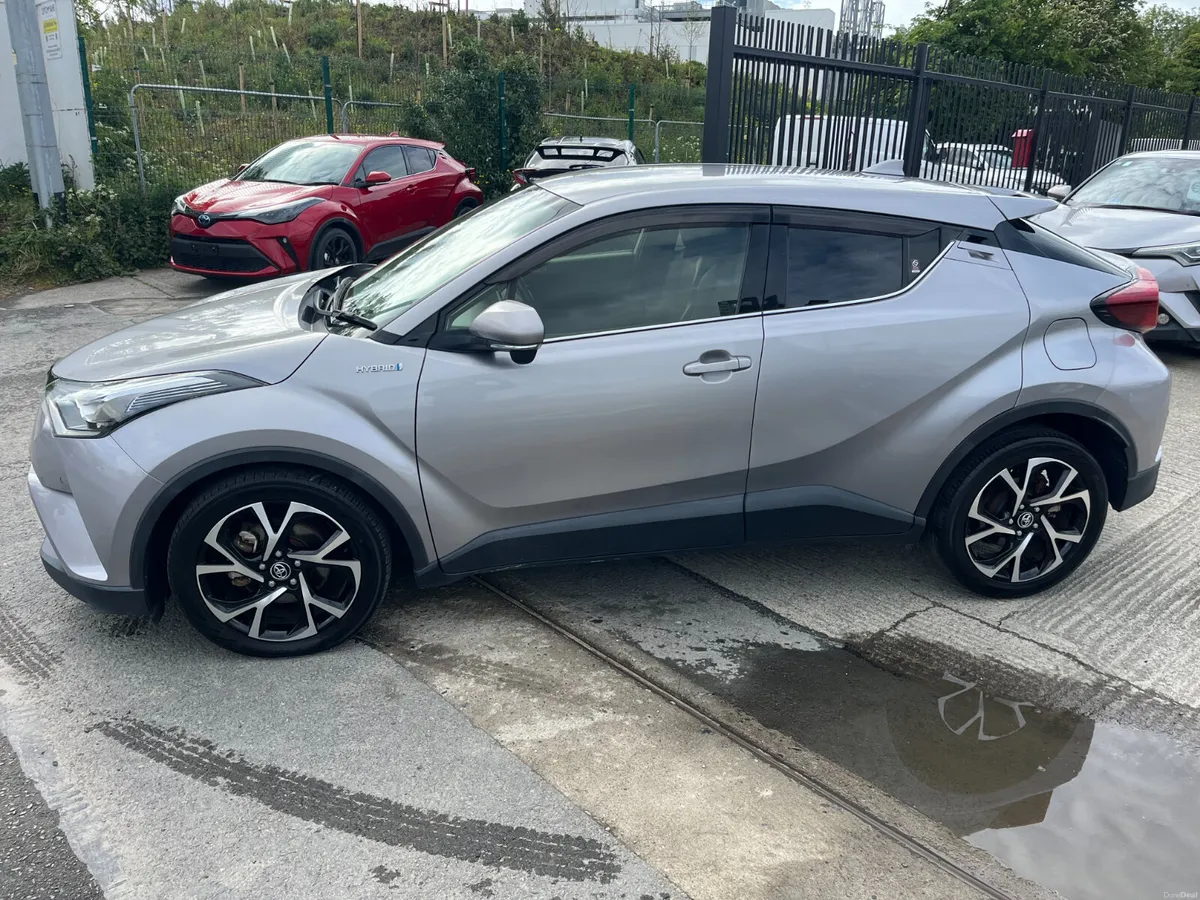 TOYOTA C-HR 2018, 1.8 HYBRID AUTO HIGH SPEC - Image 4