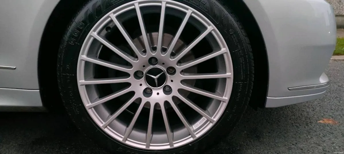 Mercedes Benz E220 - Image 3