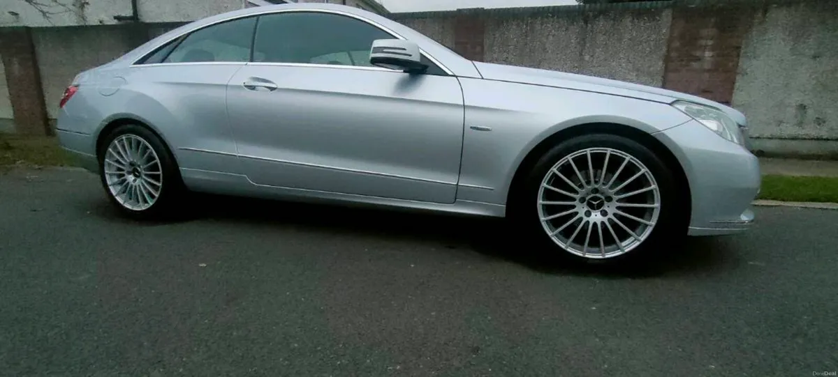 Mercedes Benz E220 - Image 2