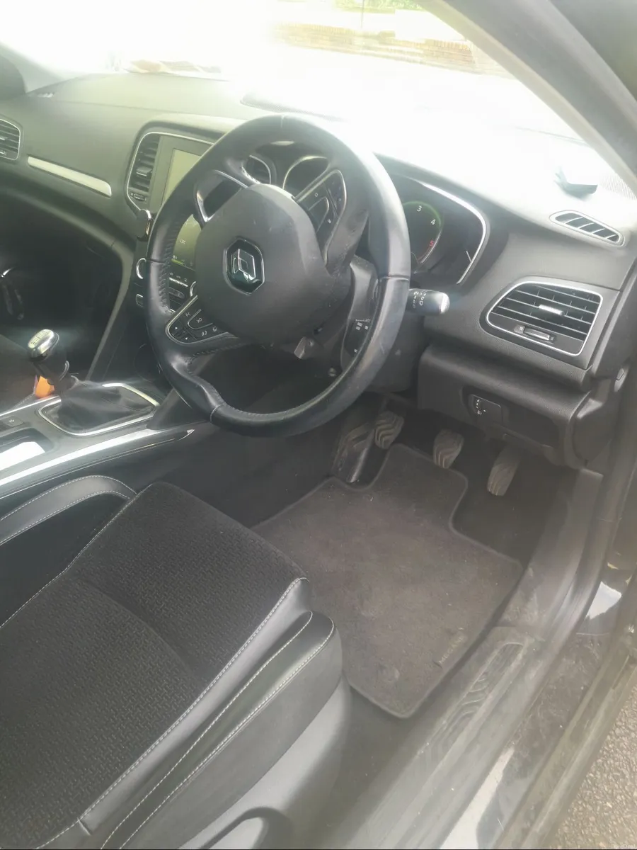 Renault Megane 2018 - Image 2