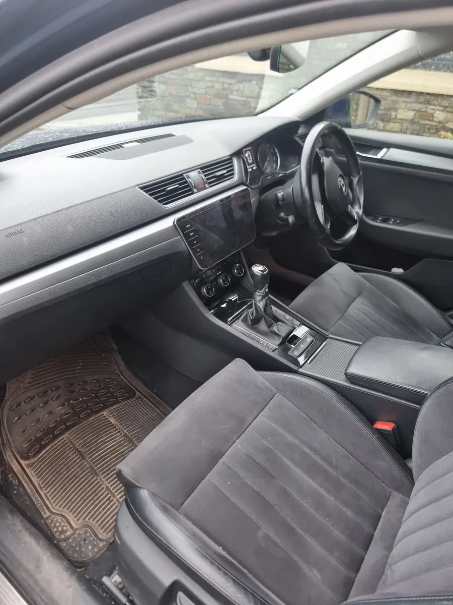Skoda Superb 2017 - Image 2