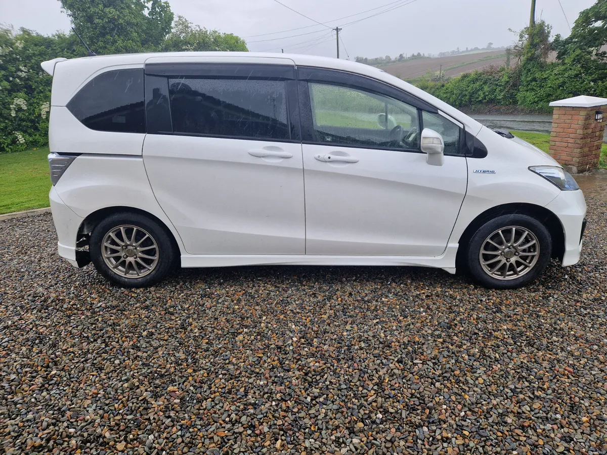 Honda Freed 2013 petrol 1.5 hybrid automatic 7seat - Image 2