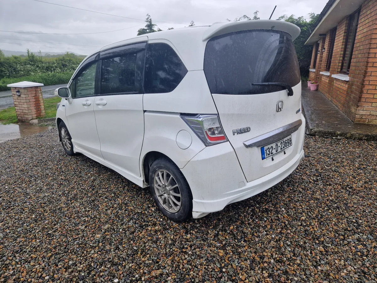 Honda Freed 2013 petrol 1.5 hybrid automatic 7seat - Image 4