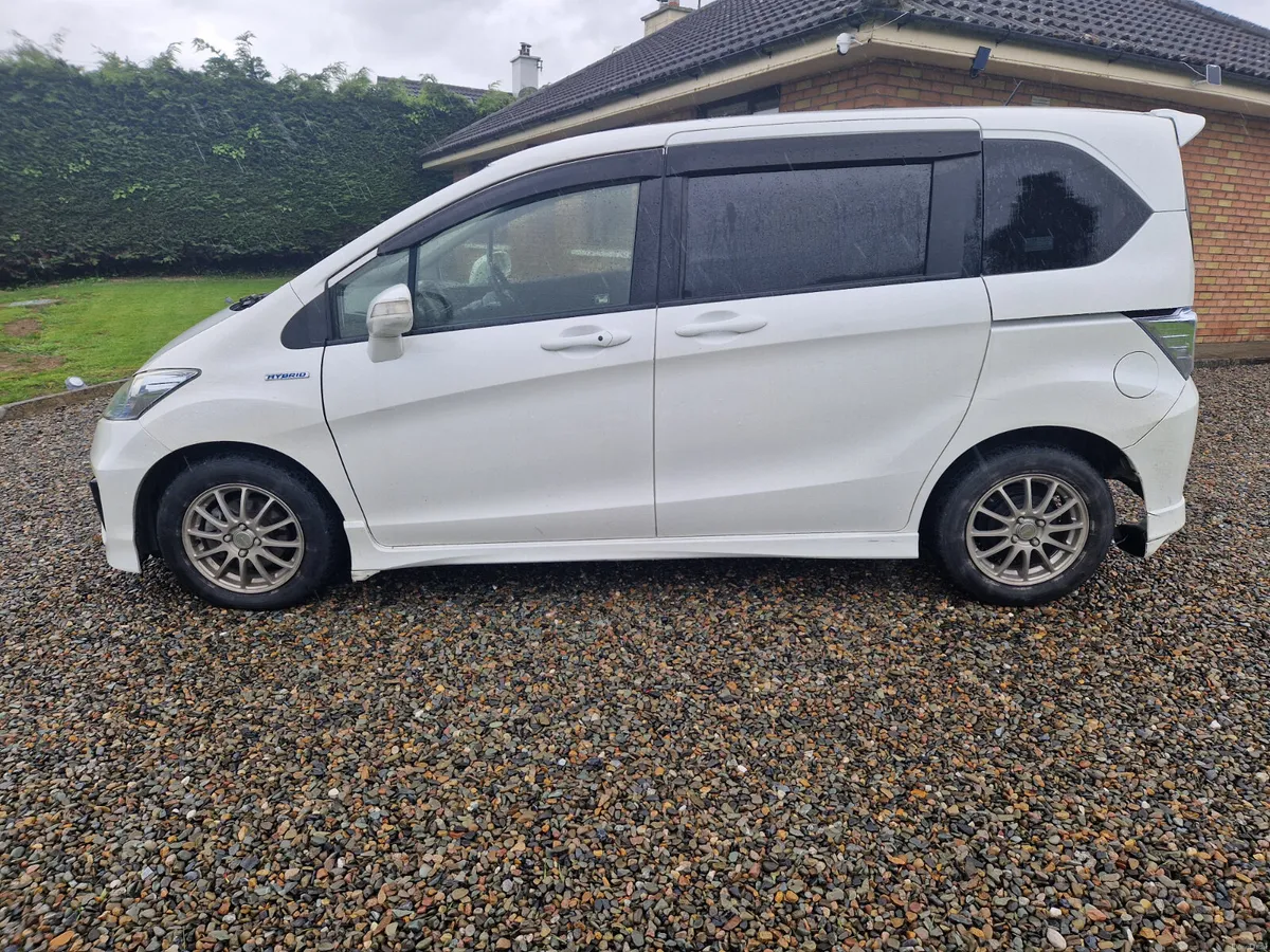 Honda Freed 2013 petrol 1.5 hybrid automatic 7seat - Image 5