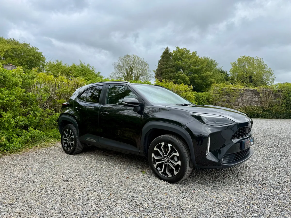 2024 Toyota Yaris Cross 1.5 Hybrid Luna Automatic - Image 3