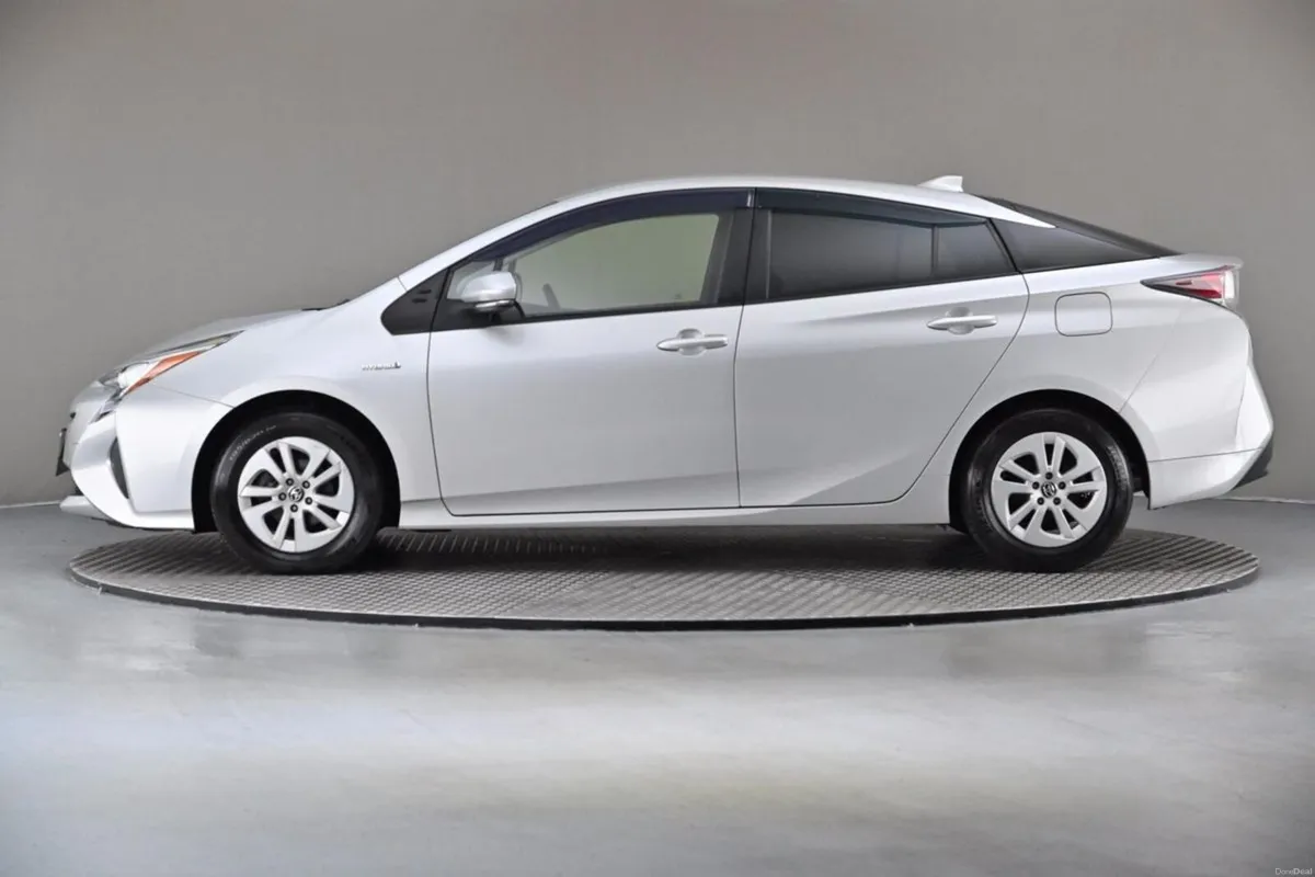 Toyota Prius **Just Reduced** 1.8 HYBRID **REVERSE - Image 5