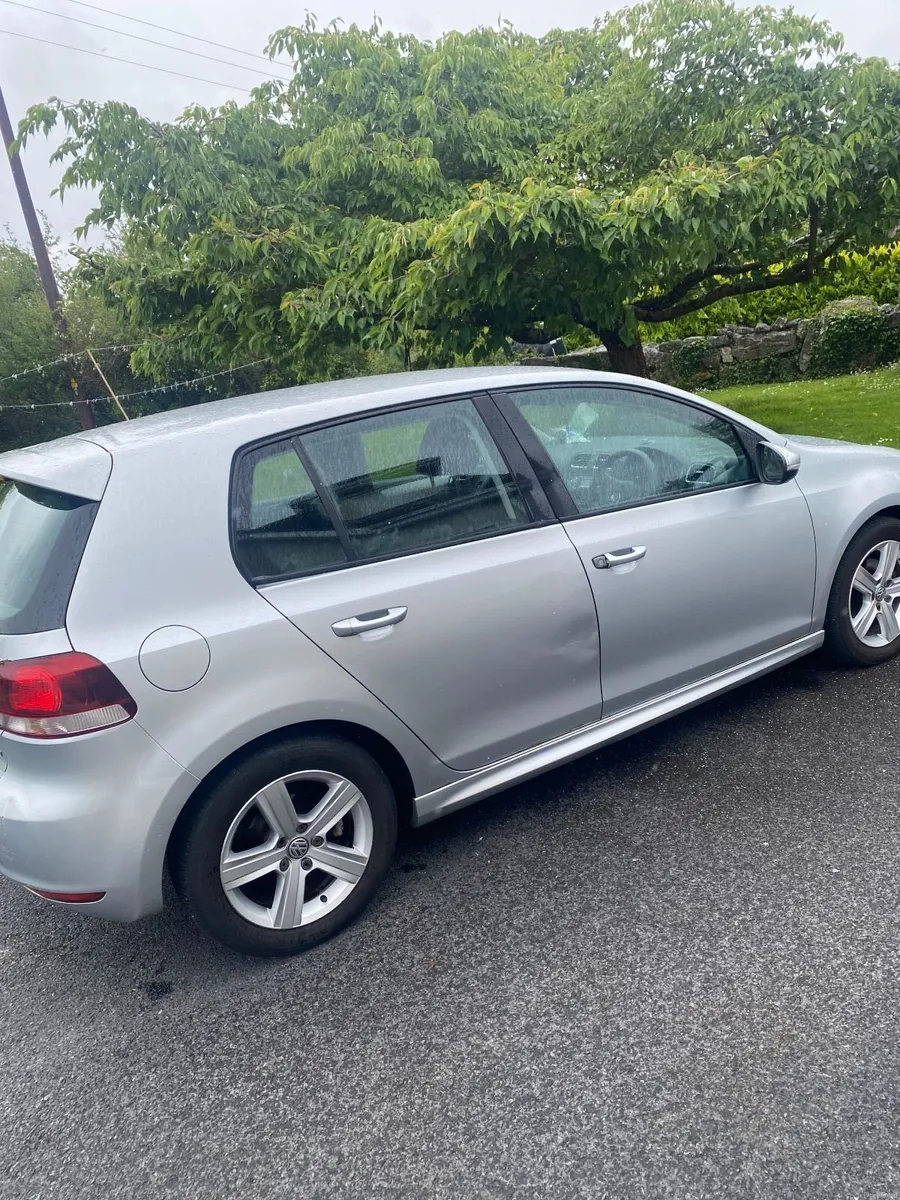 Volkswagen Golf 2011 - Image 2