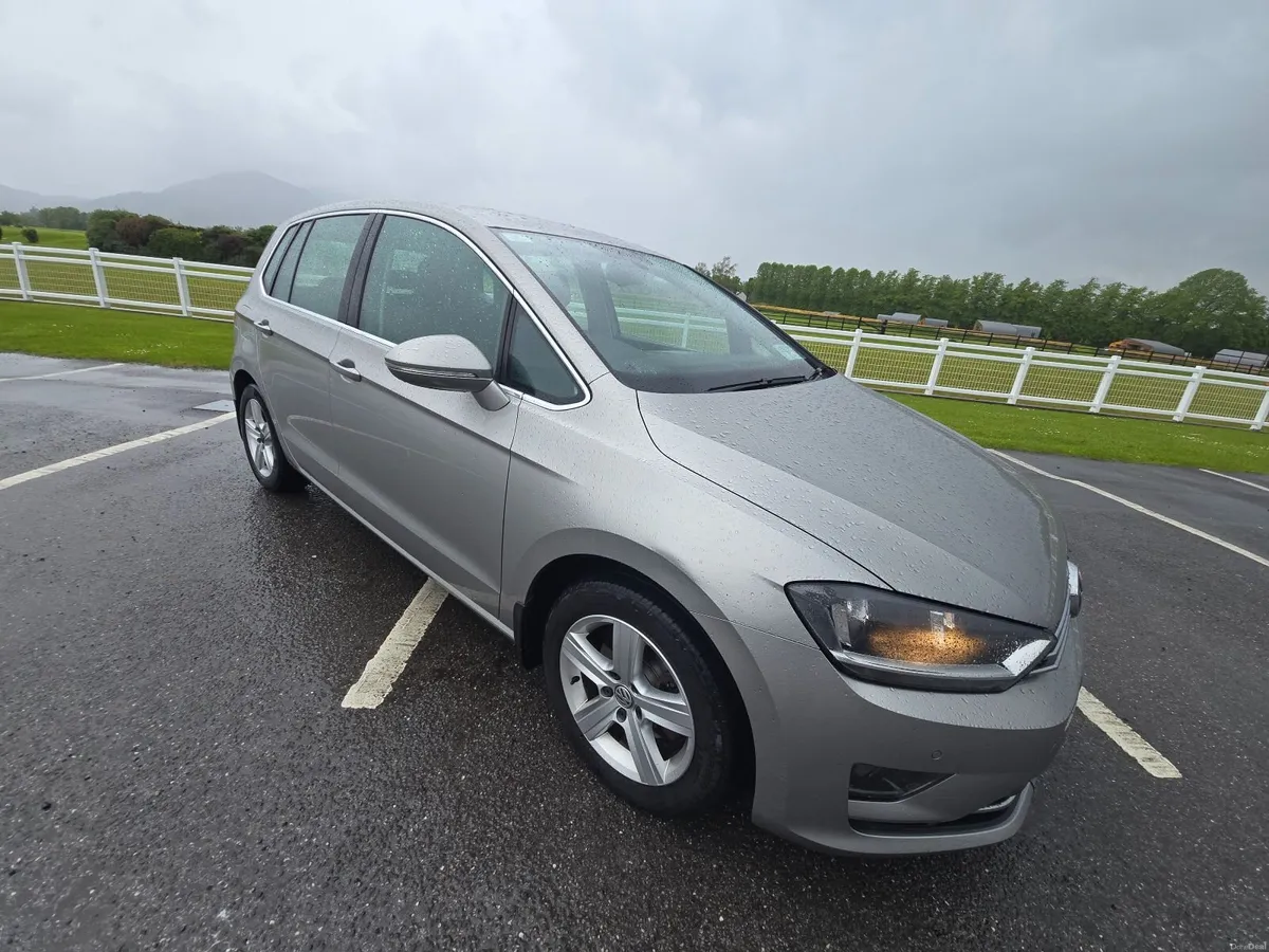 Volkswagen Golf SV Highline 2015 - Image 1