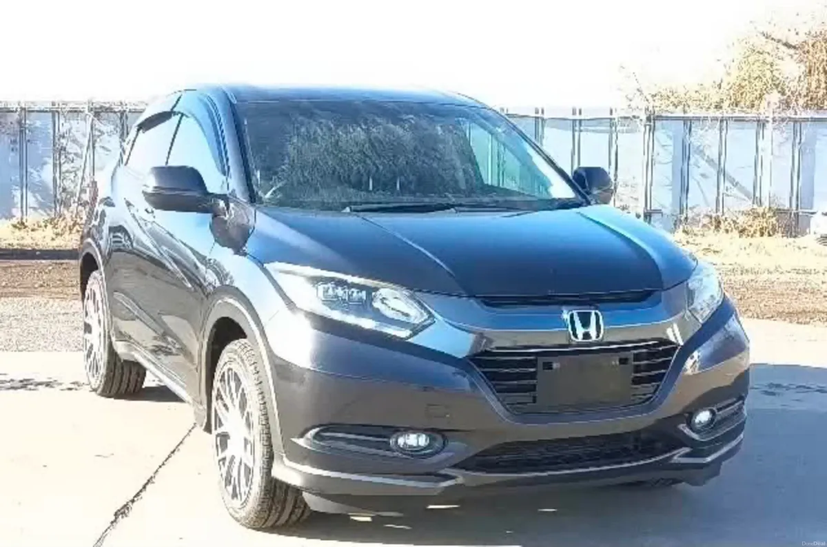 2014 Honda Vezel hybrid perfect condition - Image 1