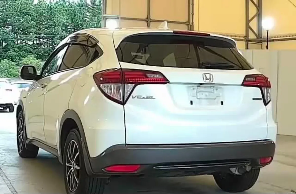 2014 Honda Vezel hybrid perfect condition - Image 4