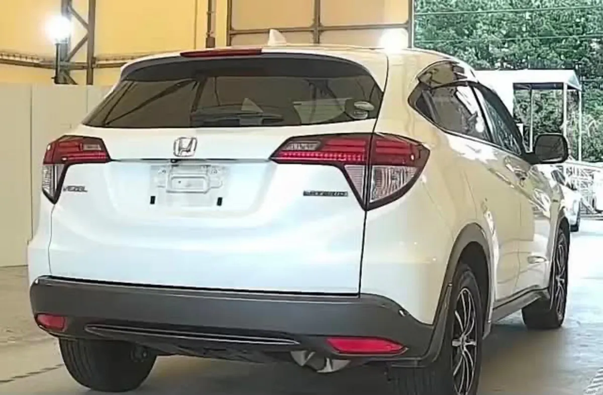 2014 Honda Vezel hybrid perfect condition - Image 3
