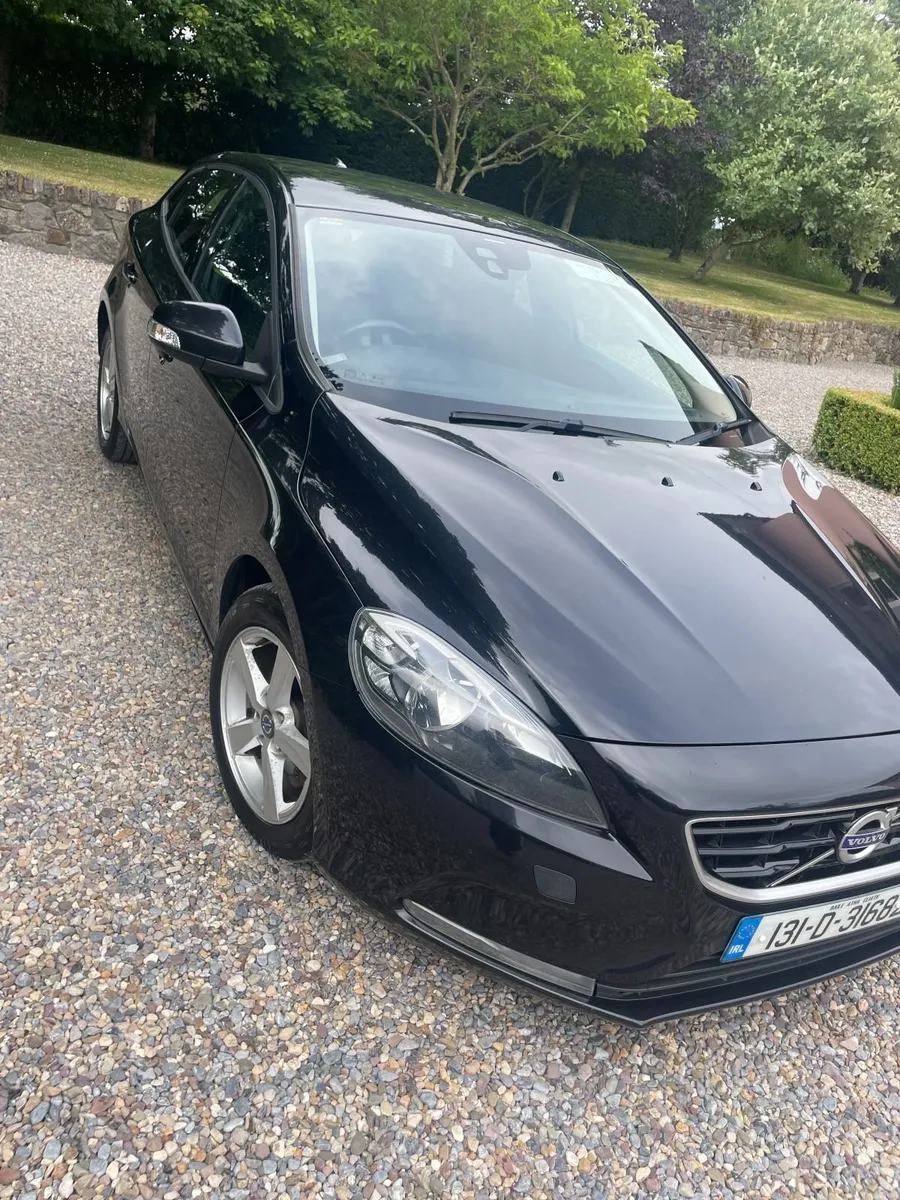Volvo V40 2013 - Image 2