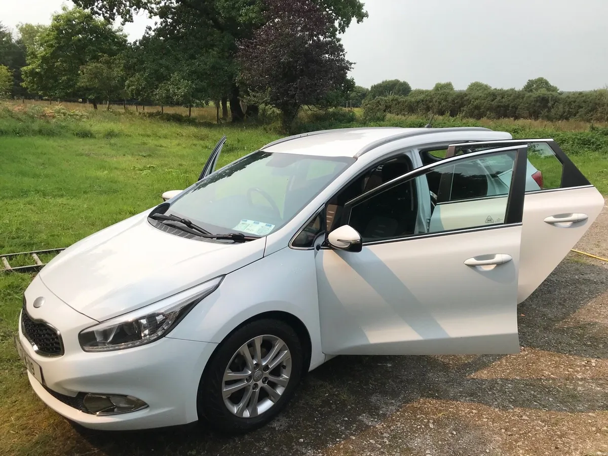 KIA CEED 1.6 DIESEL AUTOMATIC - Image 4