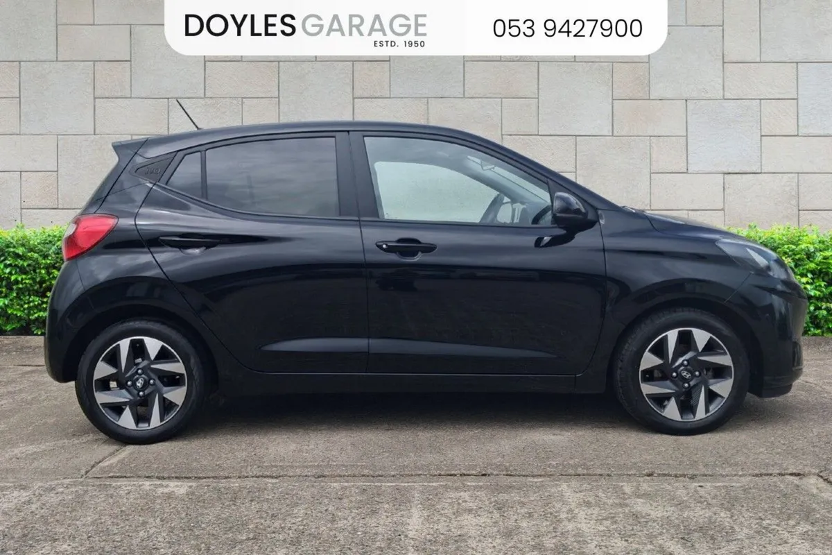 Hyundai i10 Deluxe Plus 1.0 Petrol - Image 2