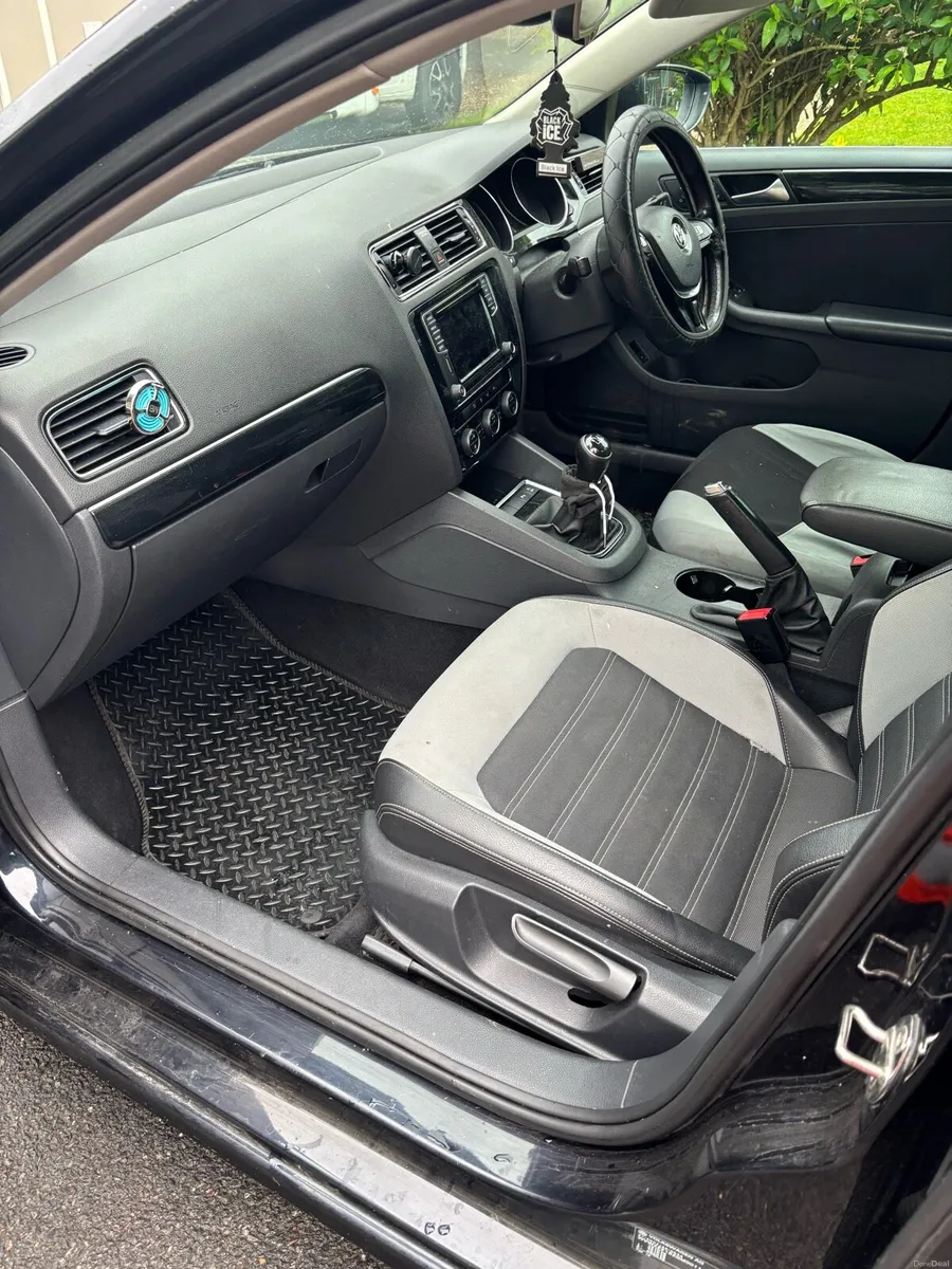 Volkswagen Jetta high line - Image 6