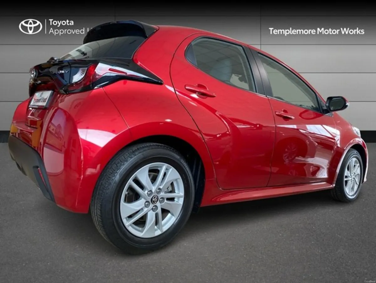 Toyota Yaris YARIS HYBRID 1.5 LUNA - Image 3