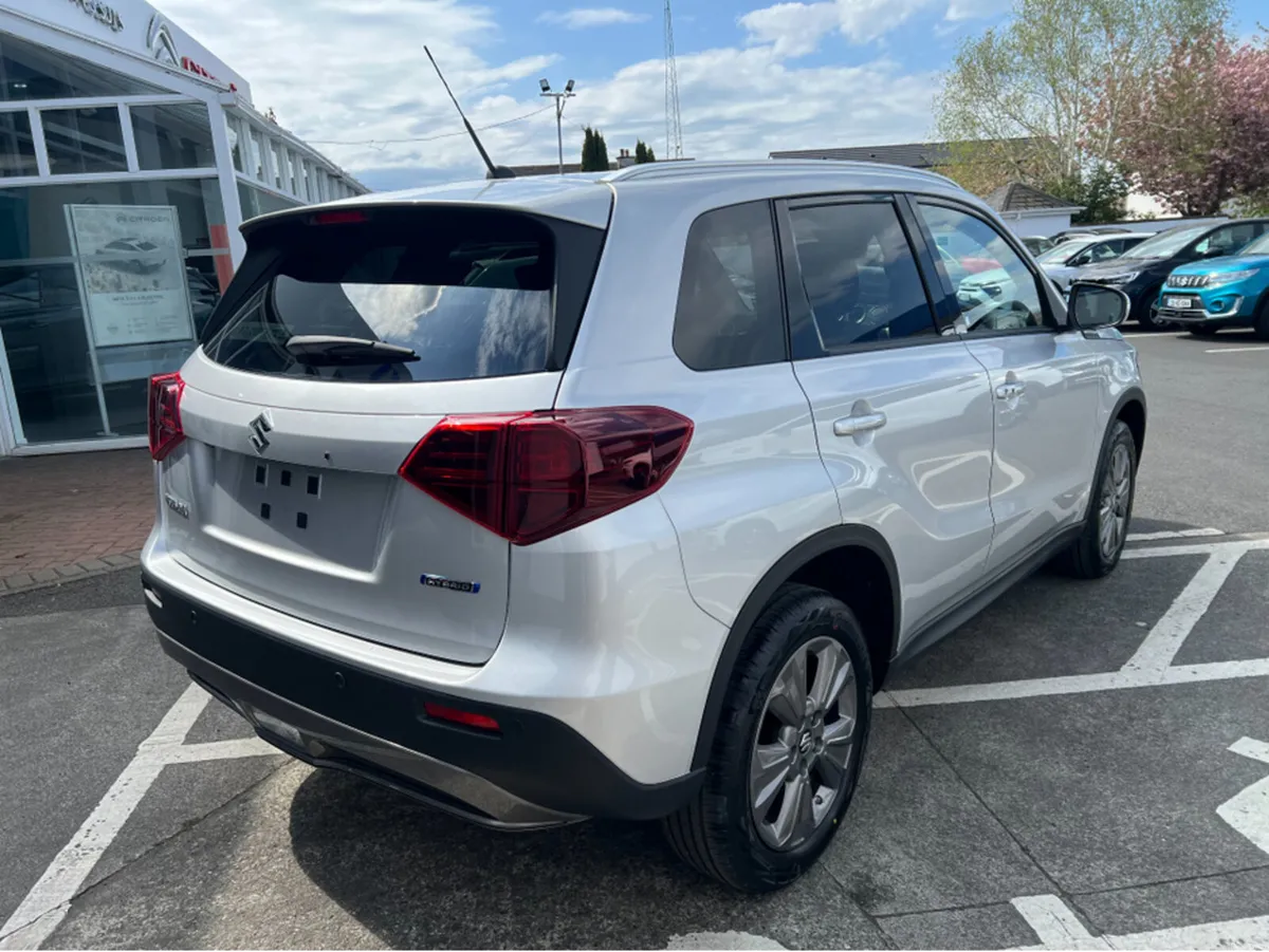 Suzuki Vitara 1.5  Full Hybrid AGS - Image 3