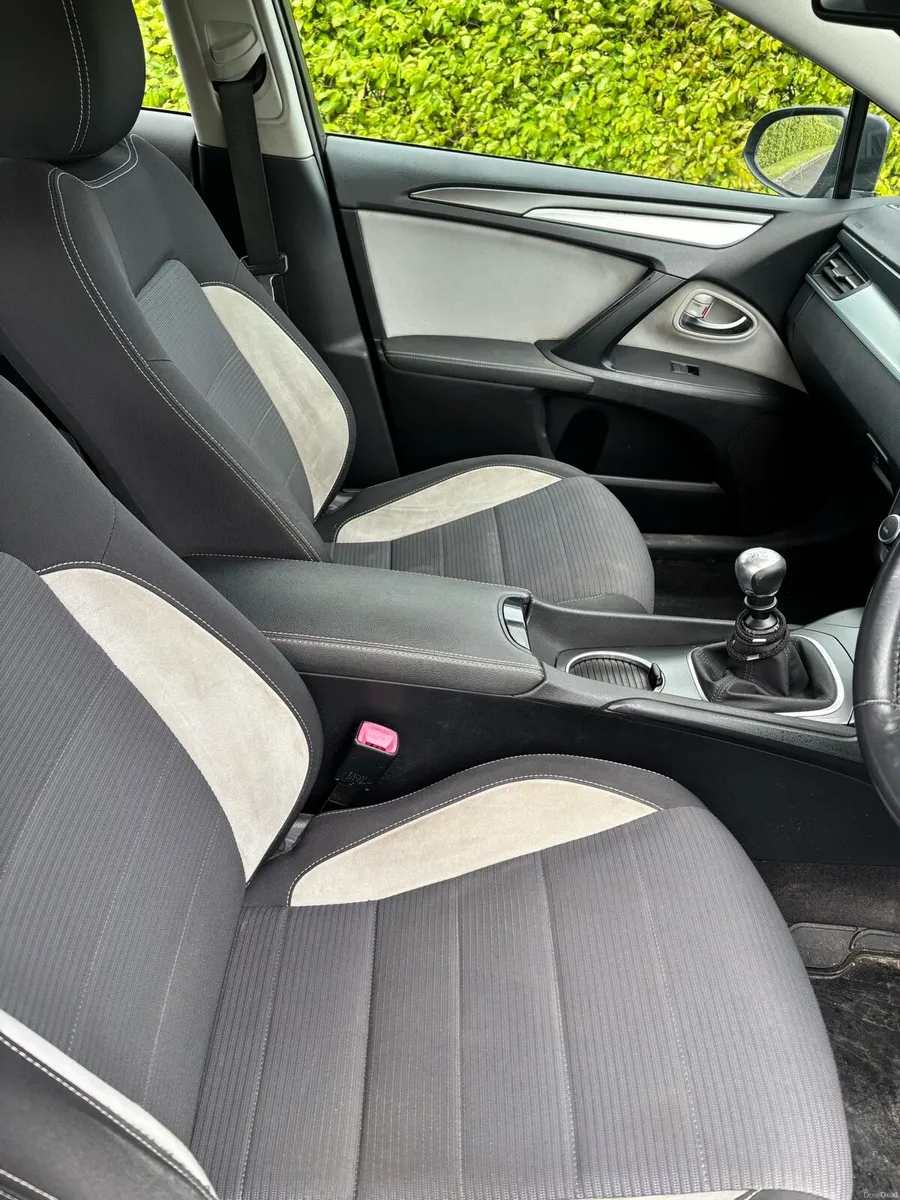 Toyota avensis - Image 6