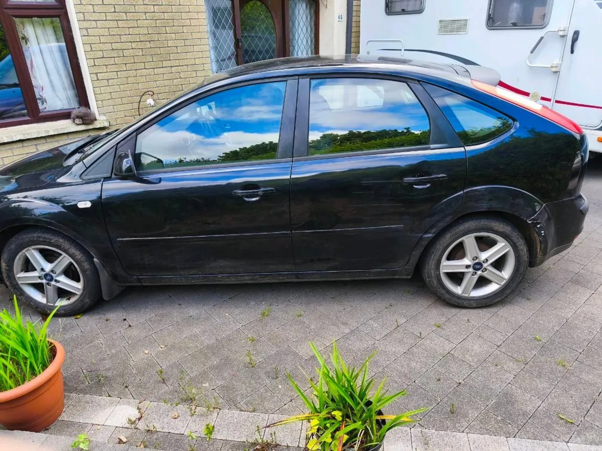 Ford Focus hatchback - Image 2