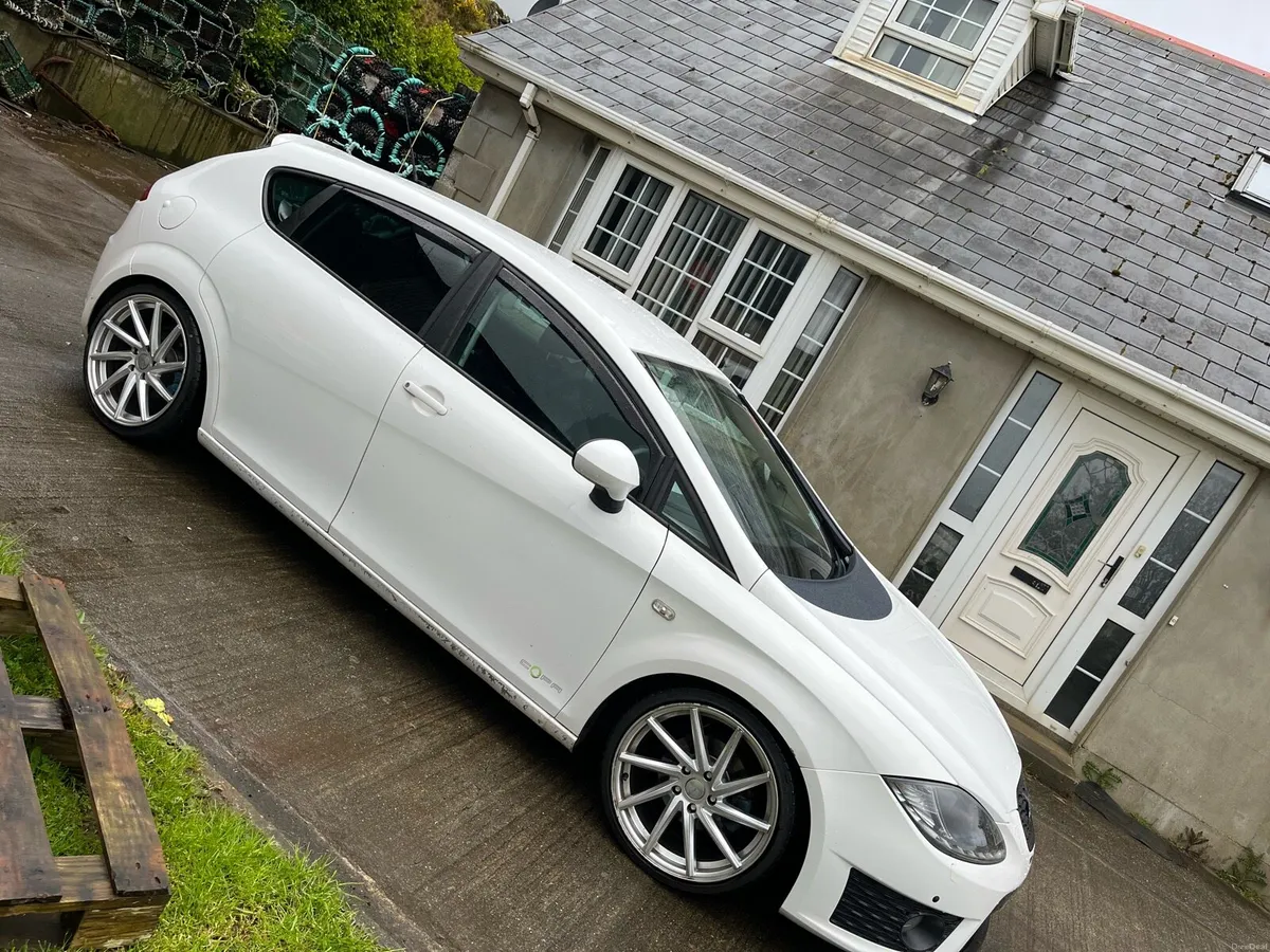 12 Seat Leon 1.6L - Image 4
