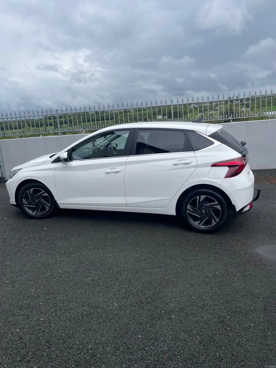 Hyundai i20 Deluxe Plus - Image 1