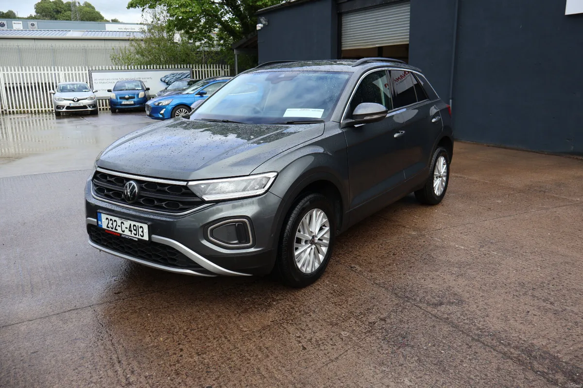 Volkswagen T-Roc Great Spec Exceptional Condition! - Image 5