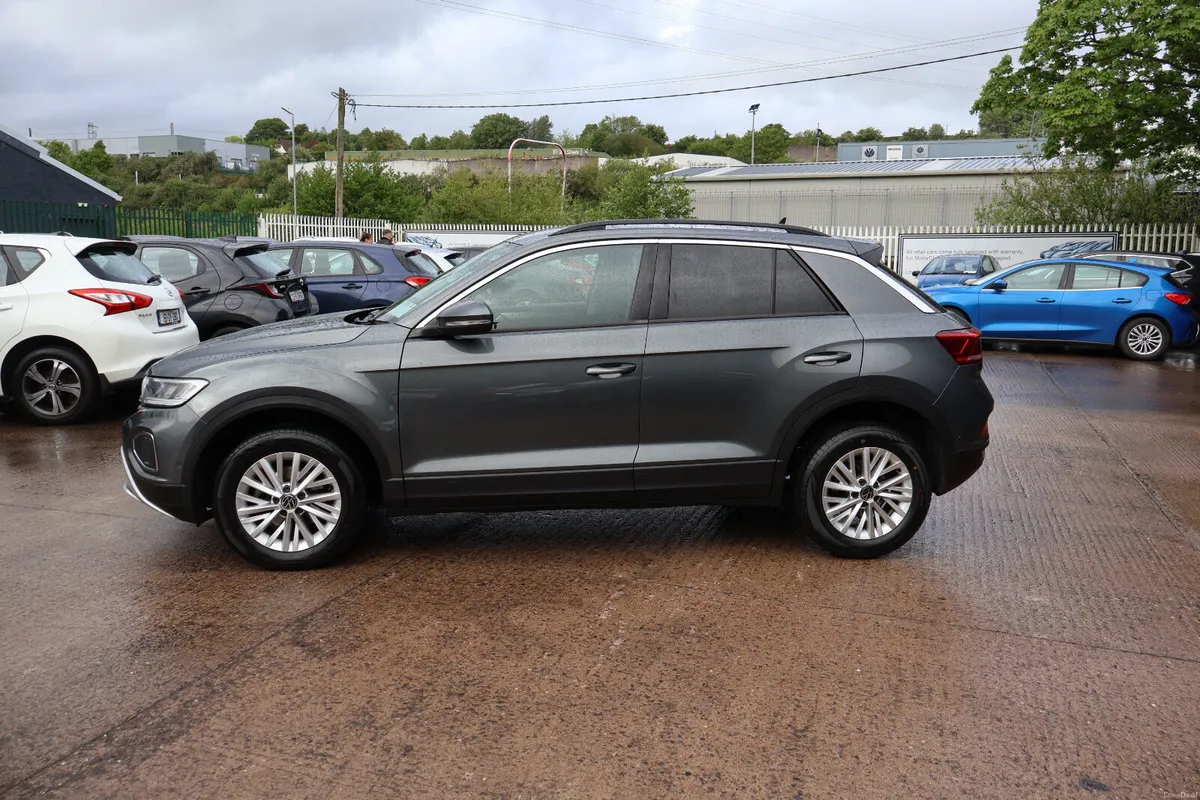 Volkswagen T-Roc Great Spec Exceptional Condition! - Image 6
