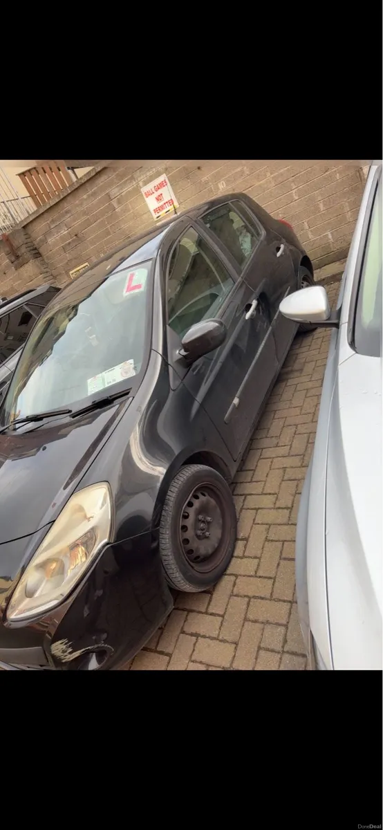 2010 Renault Clio - Image 2