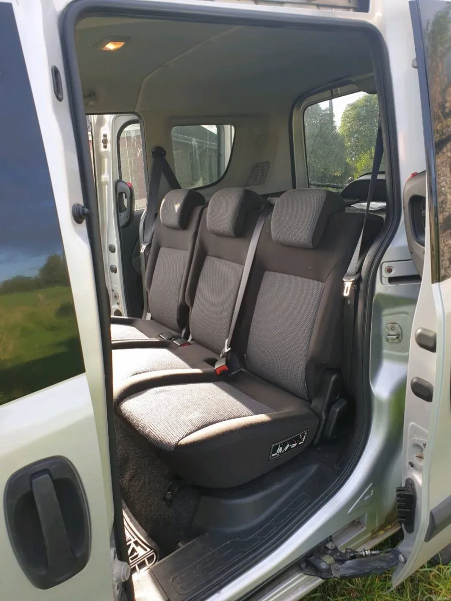 Car - Image 4